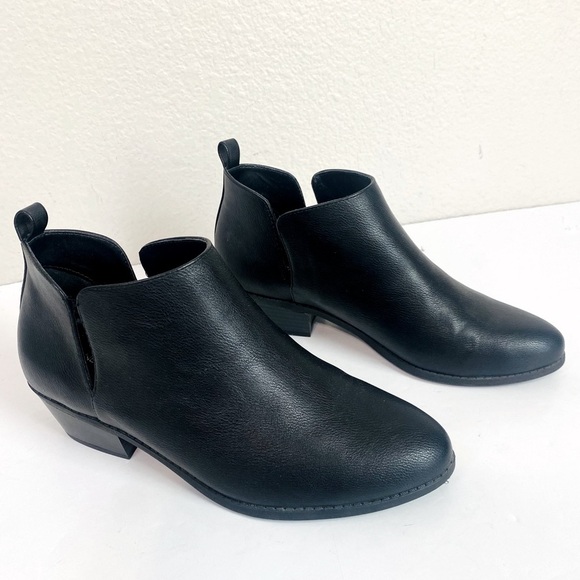 Lane Bryant Cloud Dream Black Side Dip Ankle Boots Size 9.5 - Picture 2 of 7